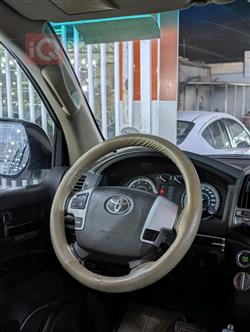 تۆیۆتا لاند کروزەر